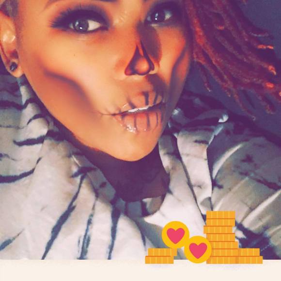 Meet your Posher, Ms Dee - Picture 1 of 2